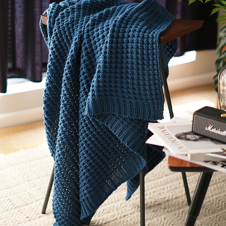Gemütliche Strickwurfdecke