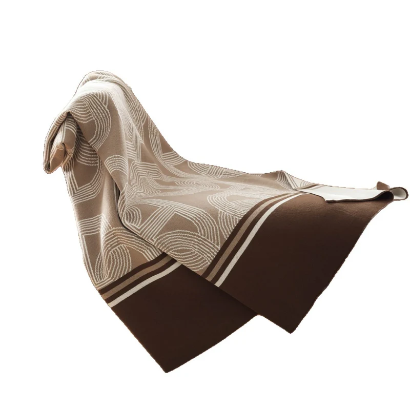 Gemütliche dekorative Strickdecke