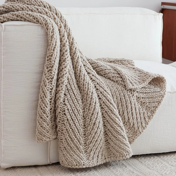 Gemütliche Chunky Strickdecke