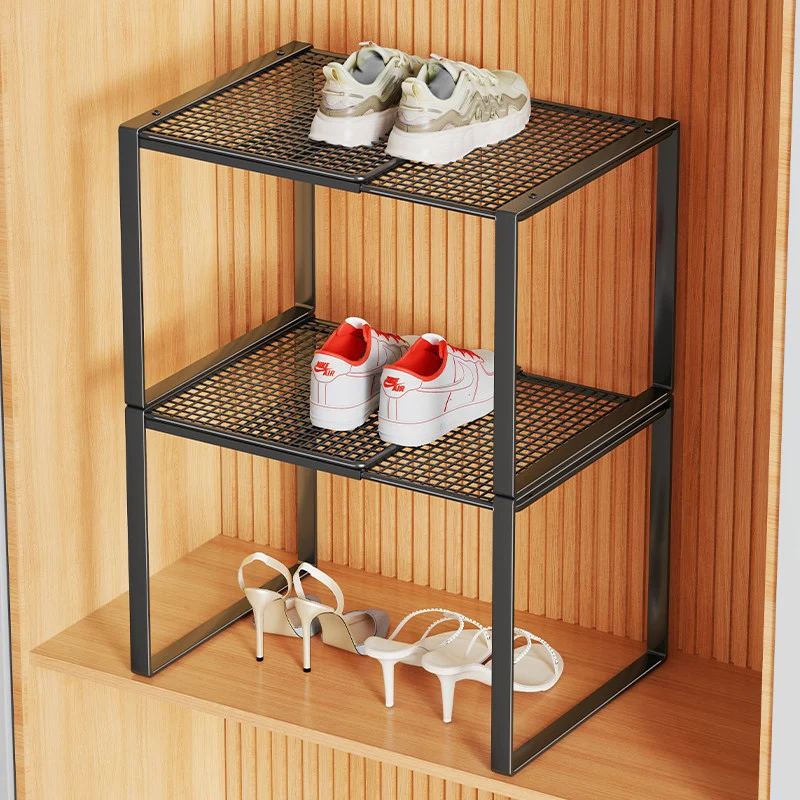 Mehrstufiges Metall-Mesh-Schuhregal mit offenen Gitterregalen und mattem Rahmen