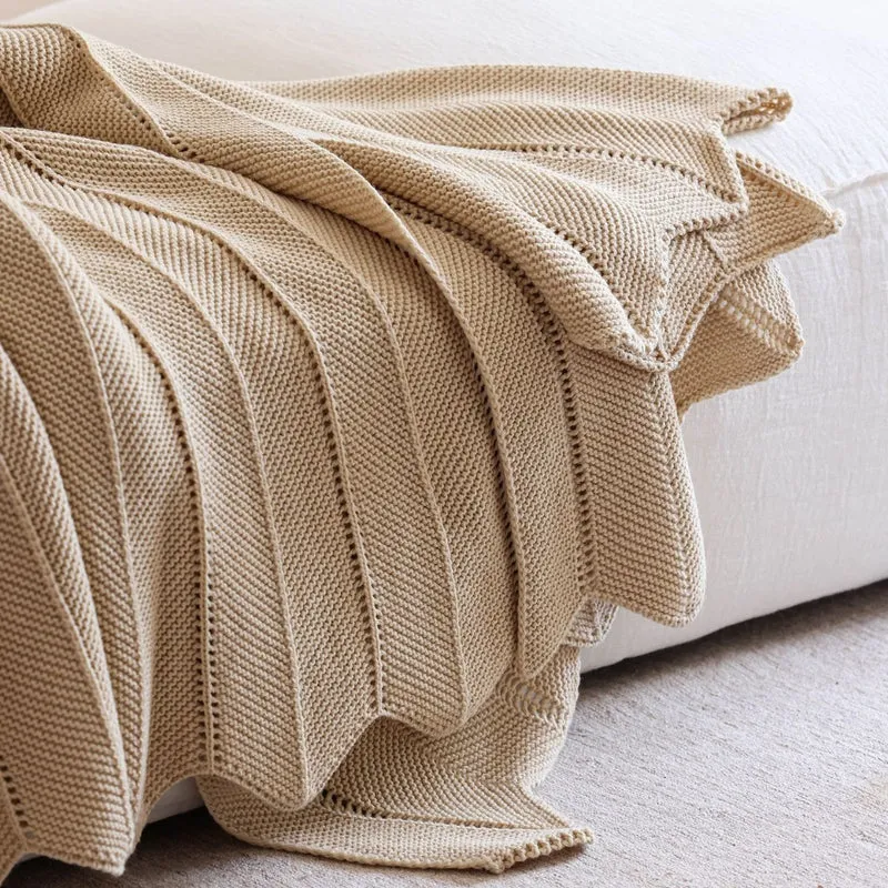 Elegante Strickwurfdecke