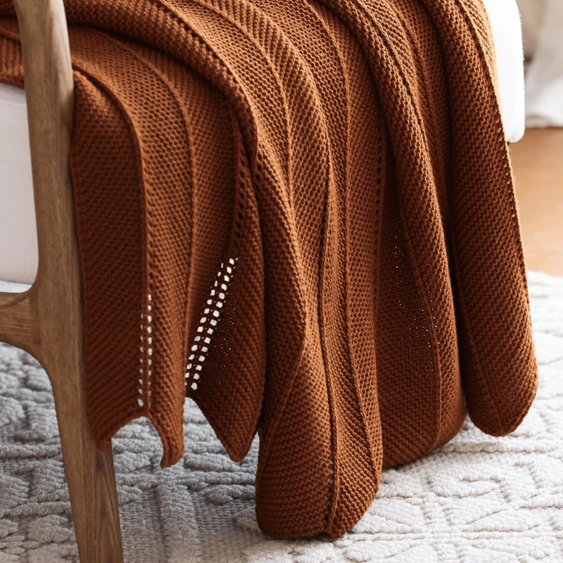 Elegante Strickwurfdecke