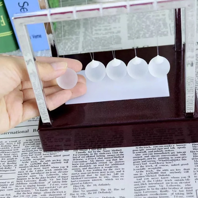 Skanto | Newtons Pendel LED Buntes Wissenschaftsspielzeug