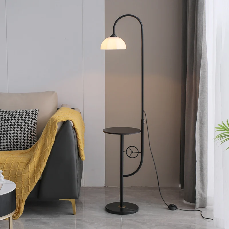 Moderne Stehlampe
