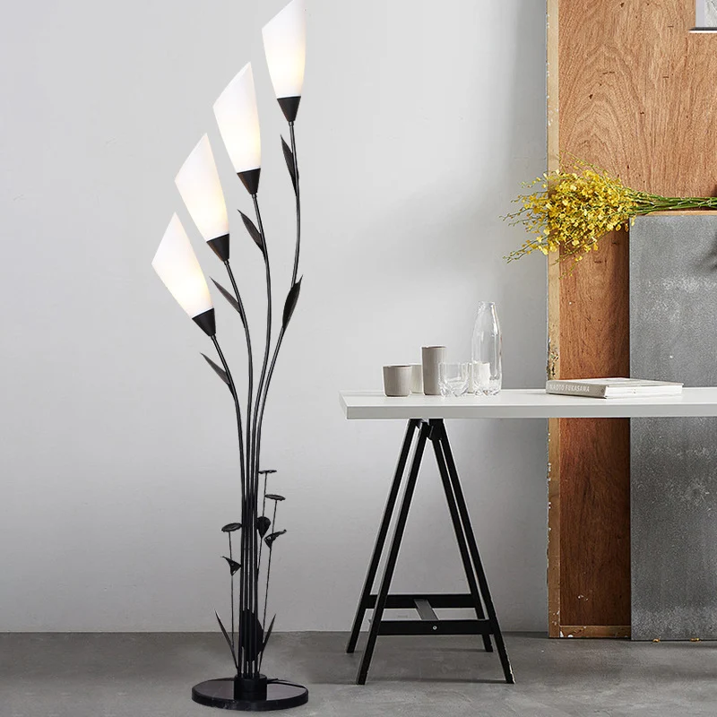 Moderne Künstlerische Stehlampe