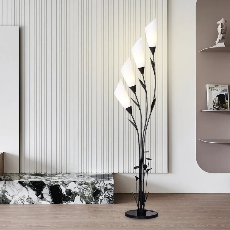 Moderne Künstlerische Stehlampe