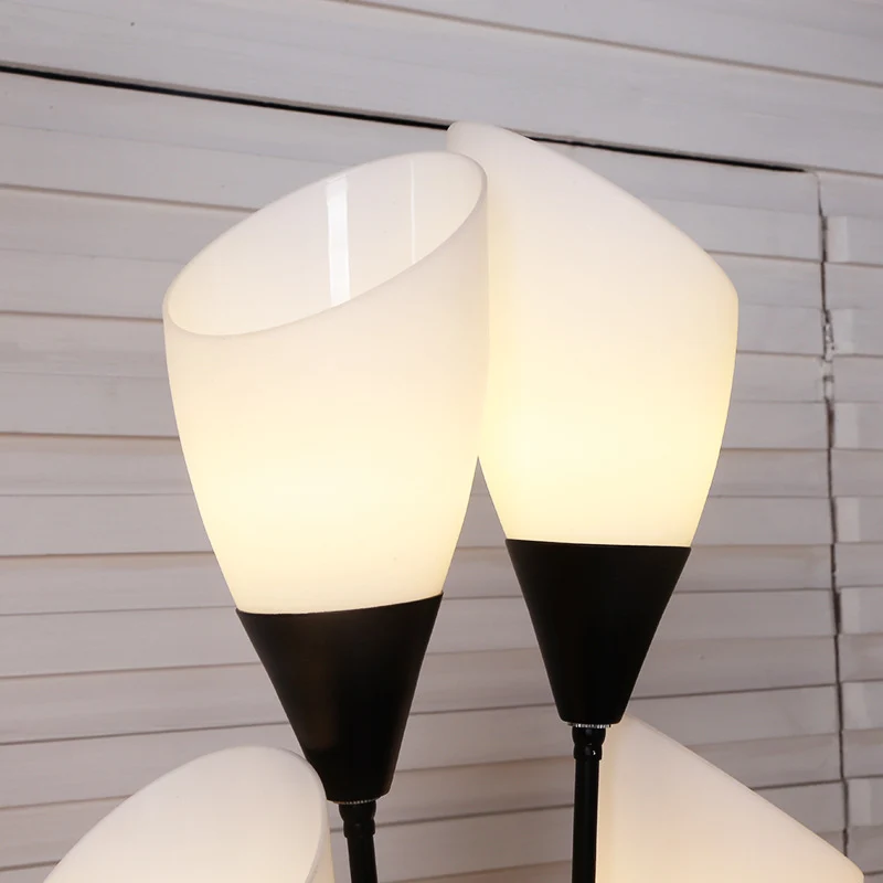 Moderne Künstlerische Stehlampe