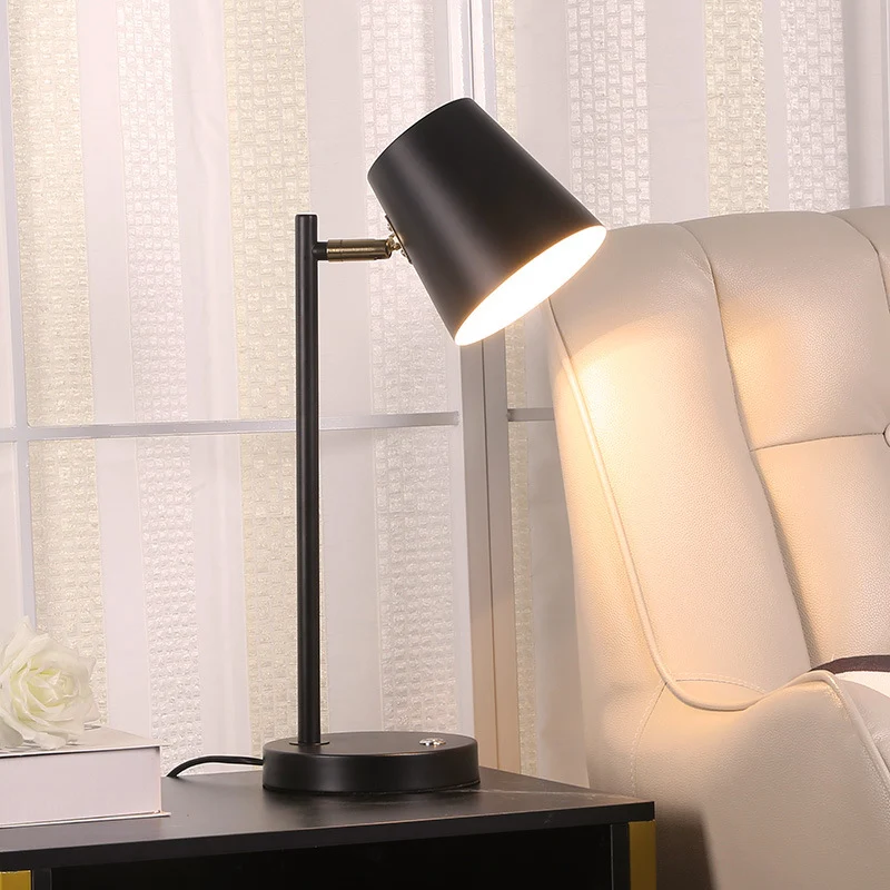 Moderne verstellbare Tischlampe