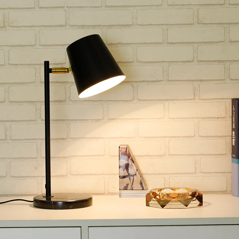 Moderne verstellbare Tischlampe
