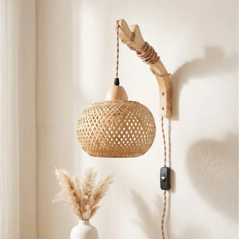 Wandmontierter Rattan