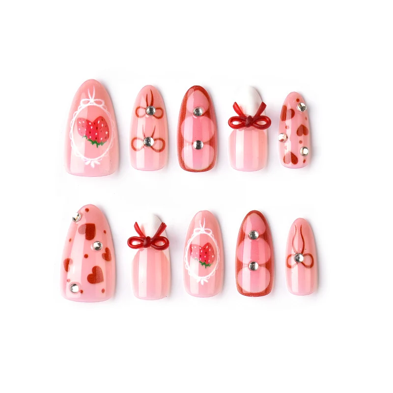 Verspielt Erdbeer- und Herzdesign Press-On Nagelset