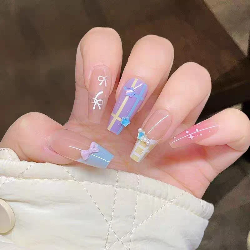 Dekoratives thematisches Press-on-Nagelset