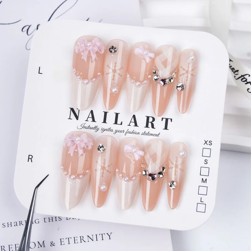 Dekorativer Stiletto Press-On Nagelset