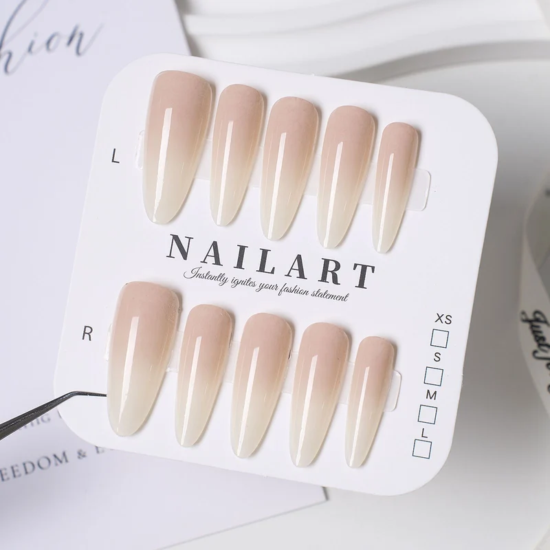 Dekorativer Stiletto Press-On Nagelset