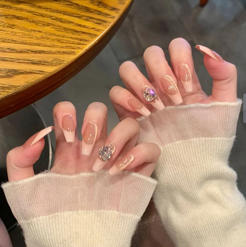 Dekorative Press-On Nagelkunst