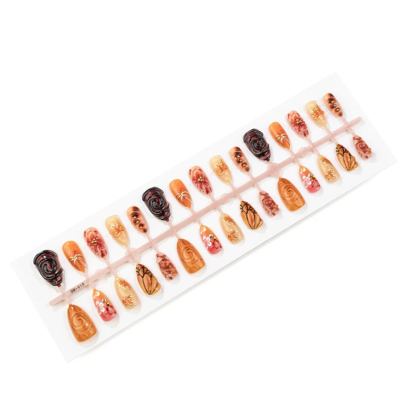 Handgemaltes saisonales Press-On Nagelkunstset