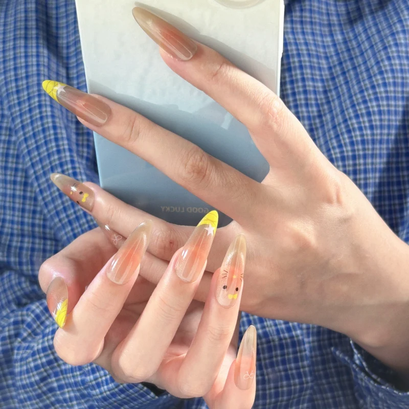 Dekorative Nagelkunst