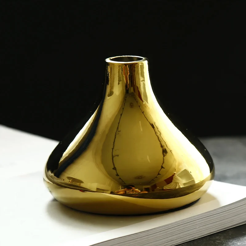 Keramik-Blumenvase mit Goldfinish, geometrisch