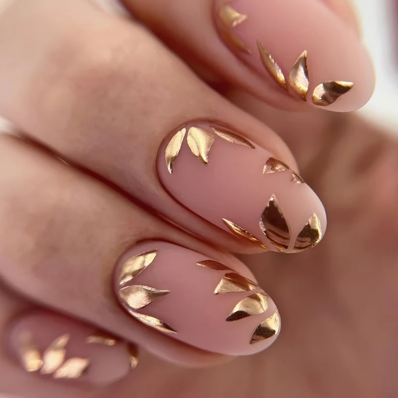 Elegantes Goldblatt-Press-On-Nageldesign