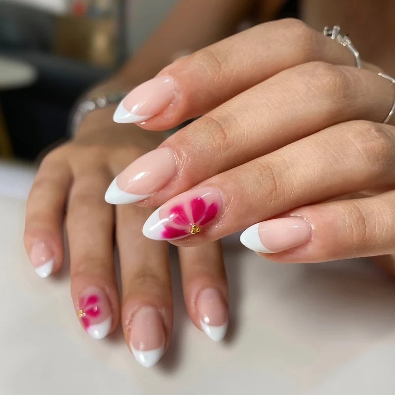 Elegantes floral dekoriertes Press-On-Nagelset