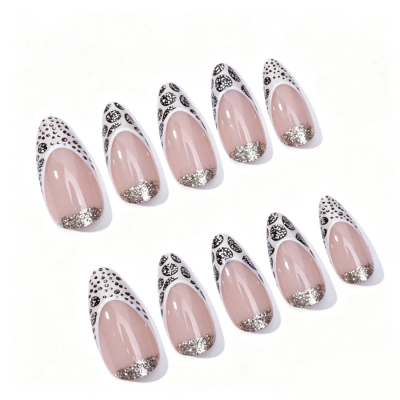 Elegante Stiletto Press-On Nagelkunst mit Glitzerakzenten