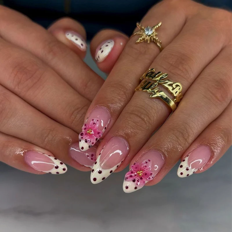 Florales Design Nagelkunst