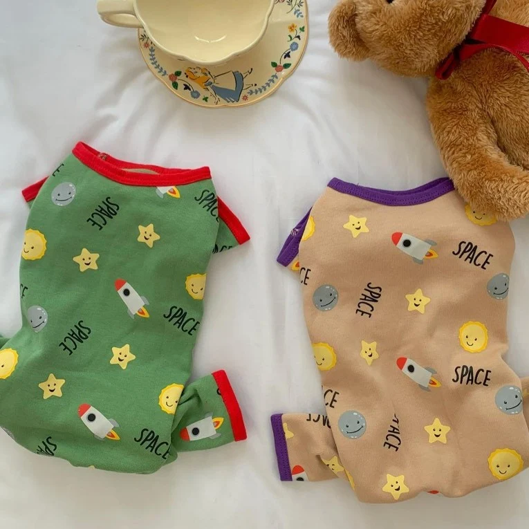 Hundeoverall mit vier Beinen aus Fleece