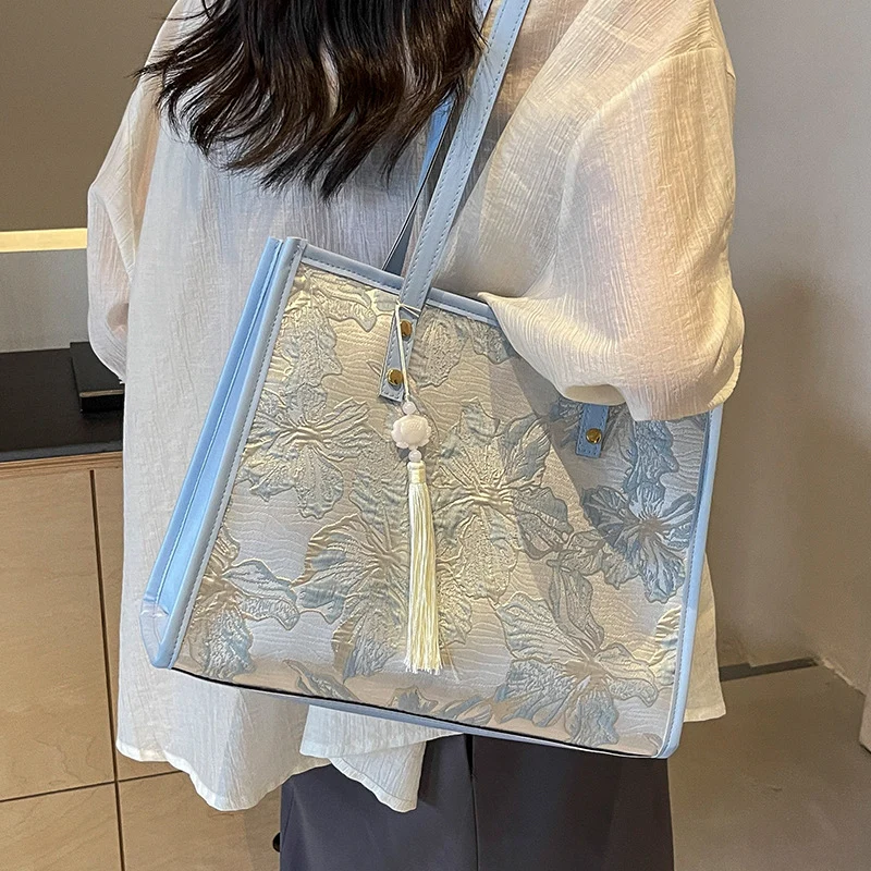 Floral bestickte Handtasche
