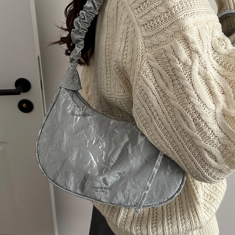 Moderne strukturierte Handtasche