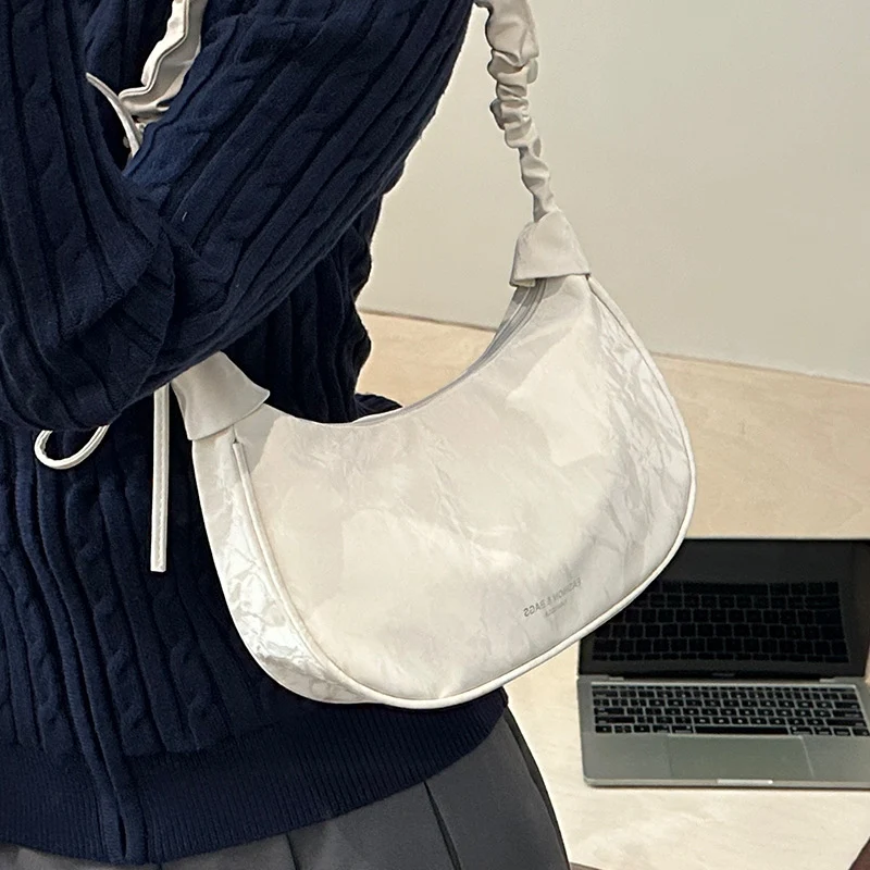 Moderne strukturierte Handtasche