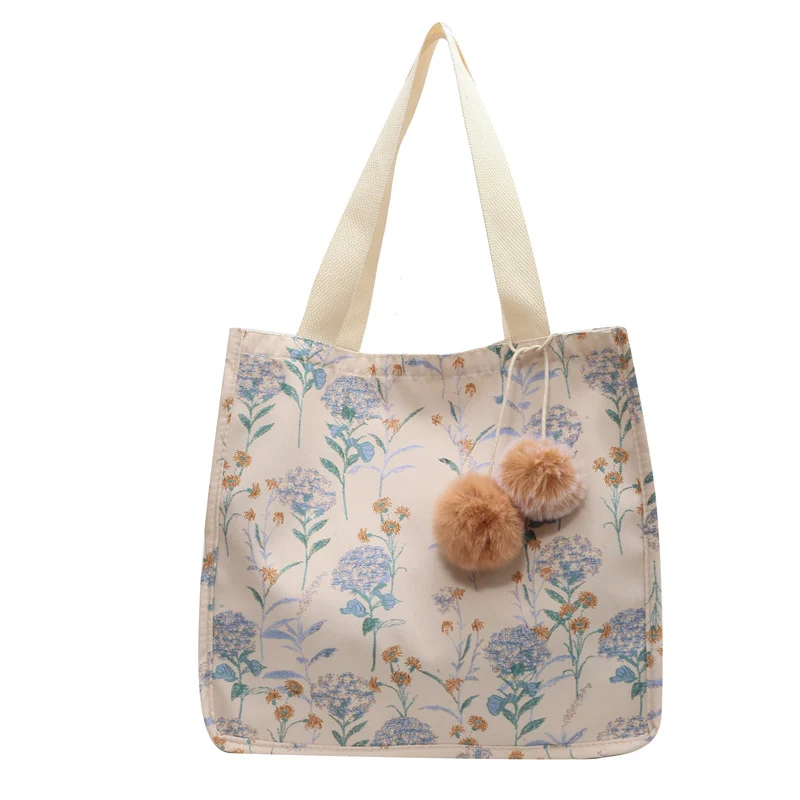 Blumenverzierte Tasche