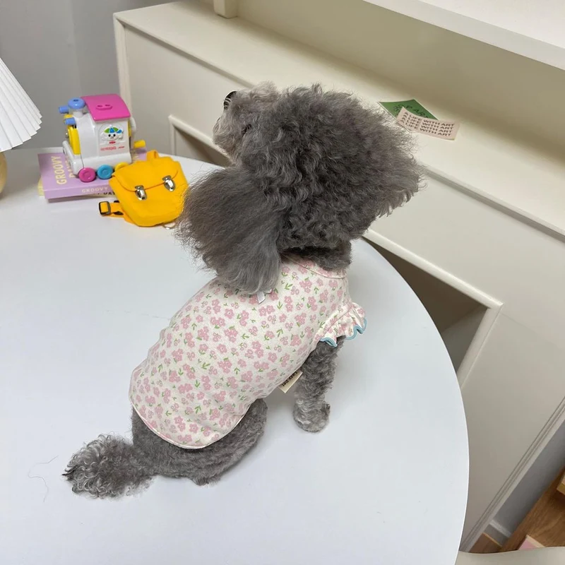 Leichtes Blüten-Trägertop für kleine Hunde und Katzen