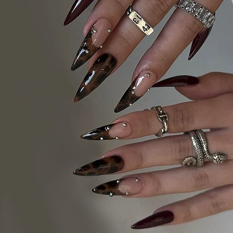 Elegantes Press-On Nagelkunstset mit Leoparden- und glänzenden Designs