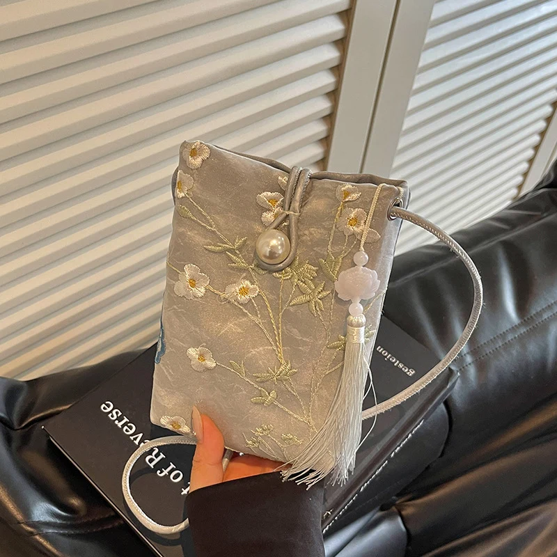 Elegante Bestickte Abendtasche
