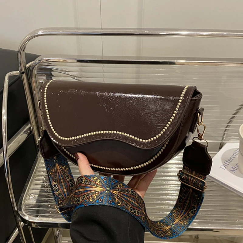 Elegante strukturierte Umhängetasche