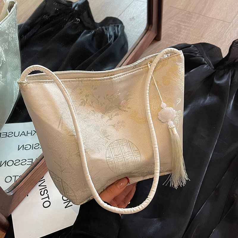 Elegante Satin Schultertasche