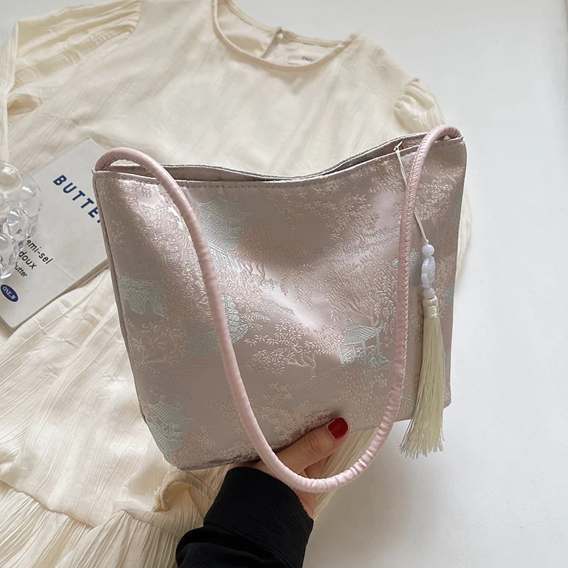 Elegante Satin Schultertasche