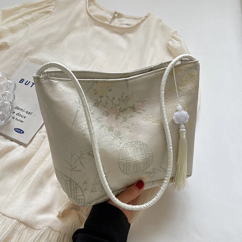 Elegante Satin Schultertasche