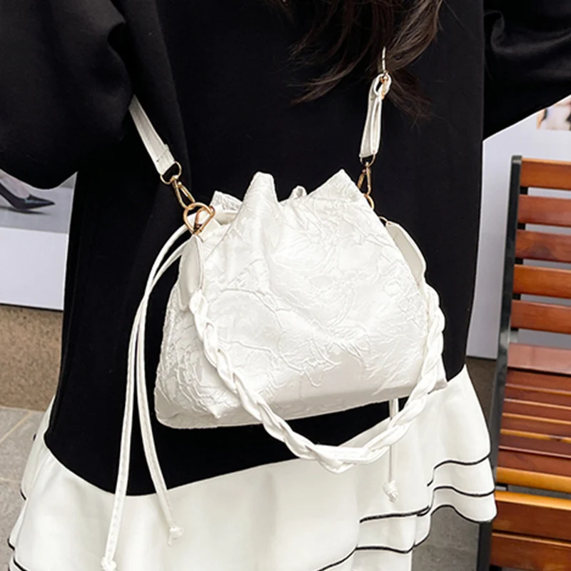 Elegante Satin Zughandtasche