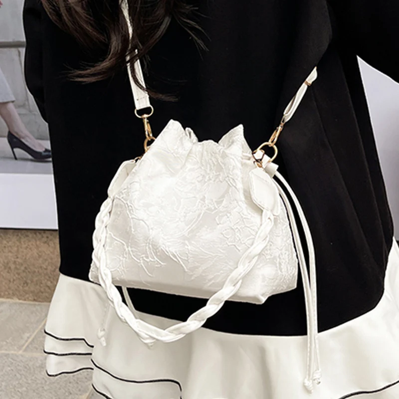 Elegante Satin Zughandtasche