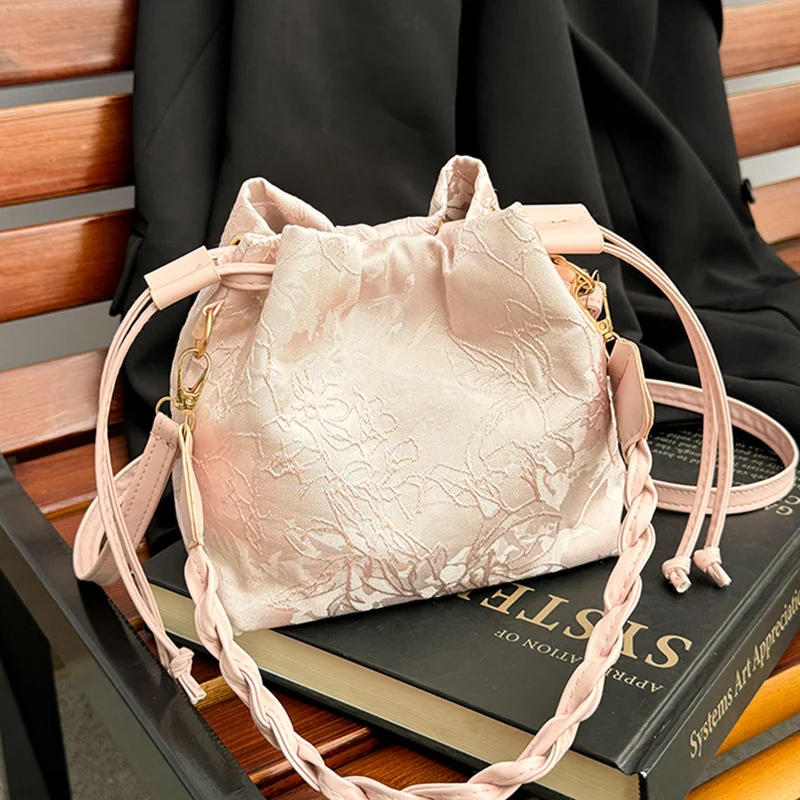 Elegante Satin Zughandtasche