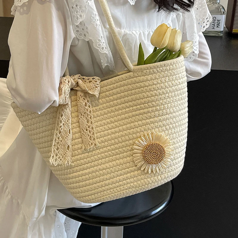Handgefertigte dekorative Strohtasche