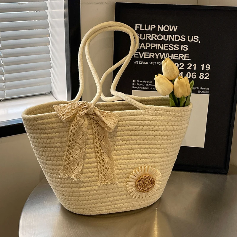 Handgefertigte dekorative Strohtasche