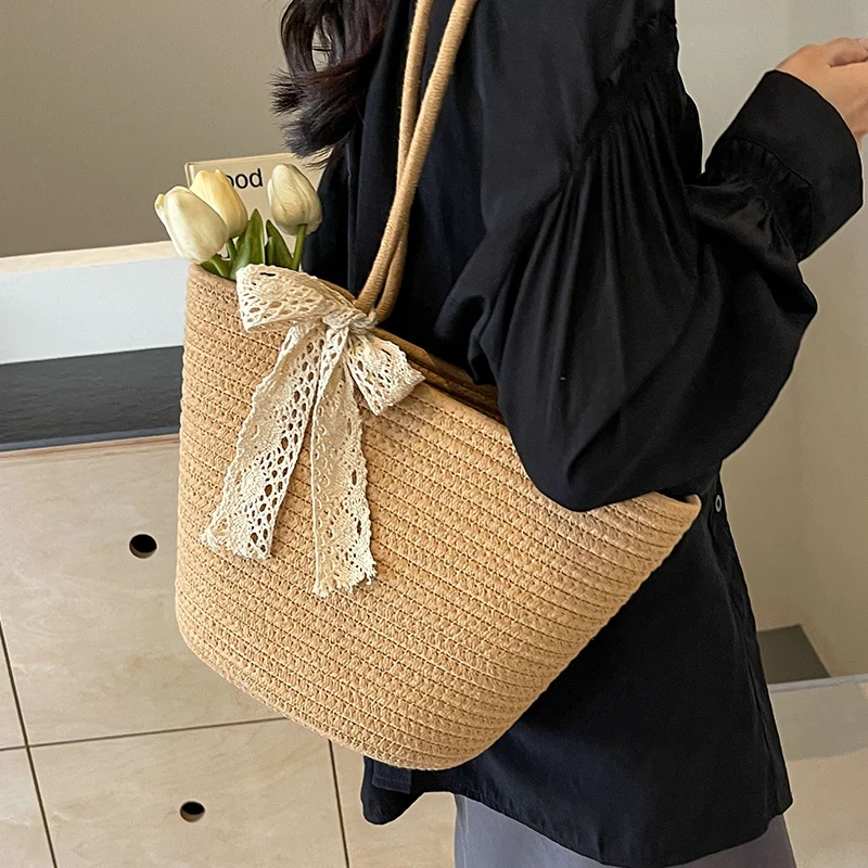 Handgefertigte dekorative Strohtasche