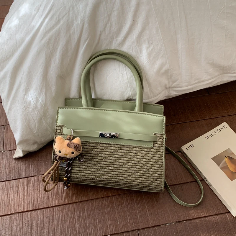Elegante gewebte Handtasche mit abnehmbarem Schulterriemen