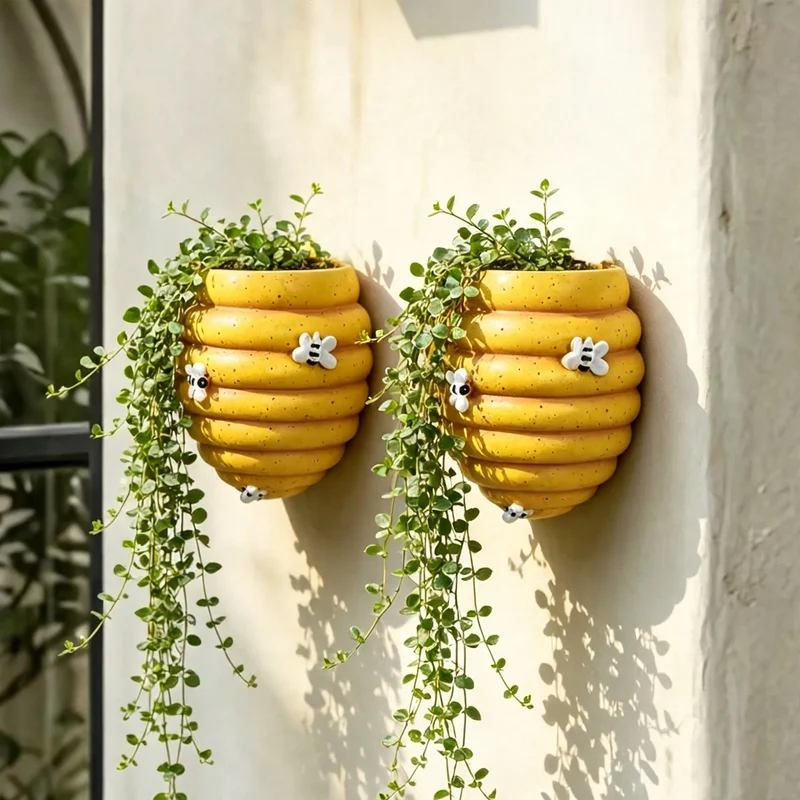 Wandhängender Blumentopf mit Bienenmotiv