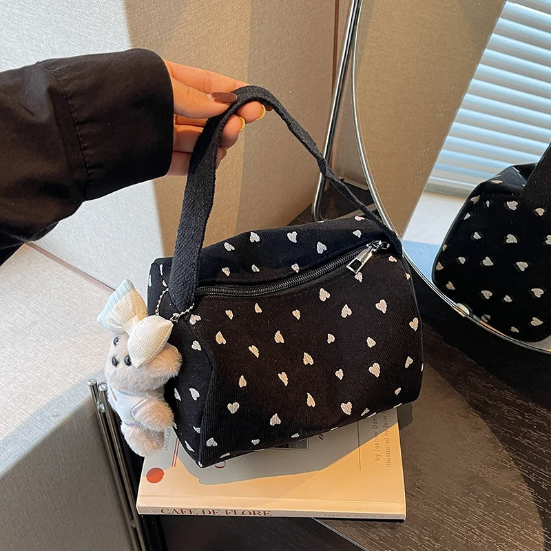 Hübsche Handtasche mit Herzmuster
