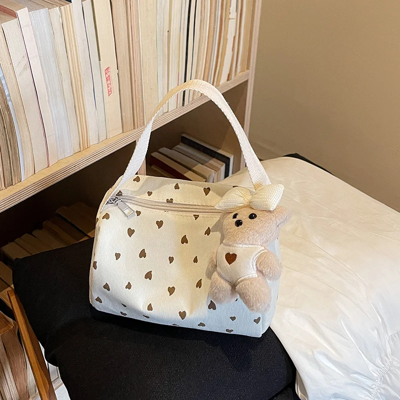 Hübsche Handtasche mit Herzmuster