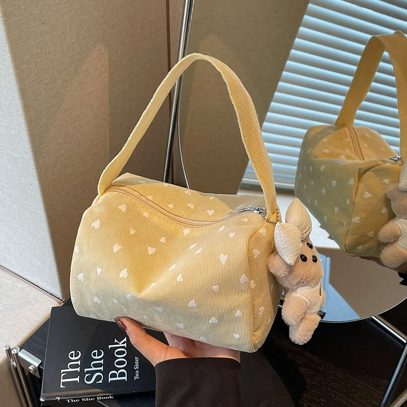 Hübsche Handtasche mit Herzmuster