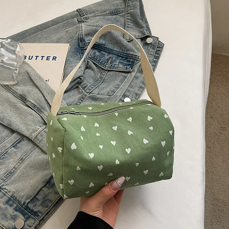 Hübsche Handtasche mit Herzmuster